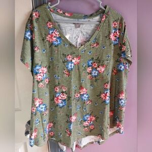 Falls Creek 2x Green Floral V-Neck Top